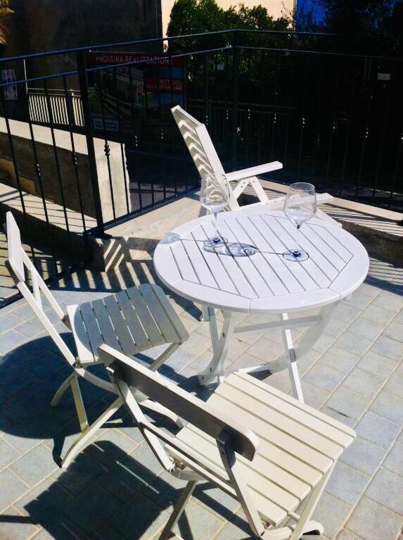 “L'Alcova Delle Sirene” Apartment Bergeggi Luaran gambar